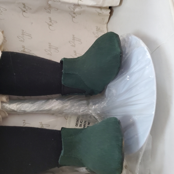 KAYE WIGGS 24 PORCELAIN DOLL - Picture 8 of 16